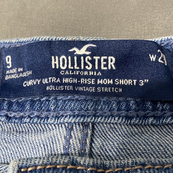 Hollister Curvy Ultra High-Rise Mom Short. Size 9 - Picture 2 of 5